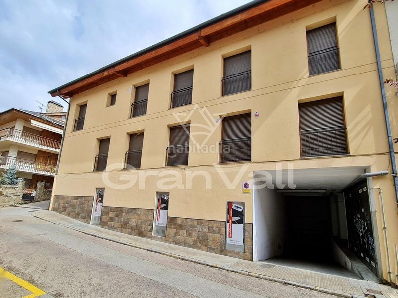 Foto c5faa72f-feeb-4e32-a1ef-0aa2b8f9ebd7. Local comercial a Puigcerdà