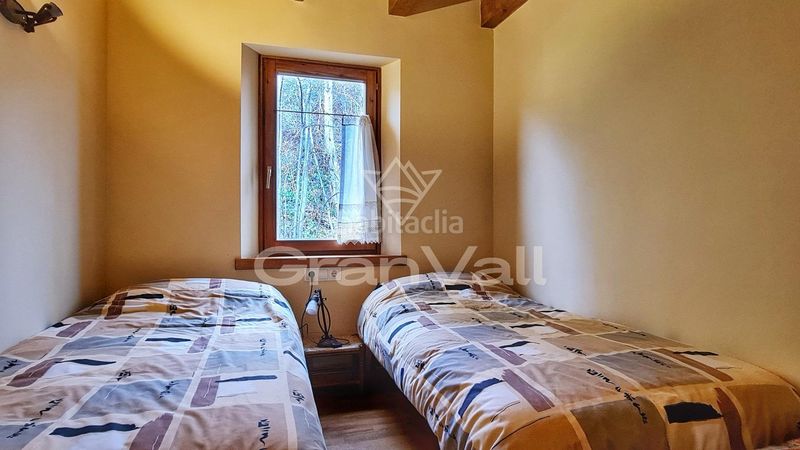 Foto 33891b4d-d0f2-493c-8651-157aa39ede1d. Casa adossada amb calefacció aparcament a Ger