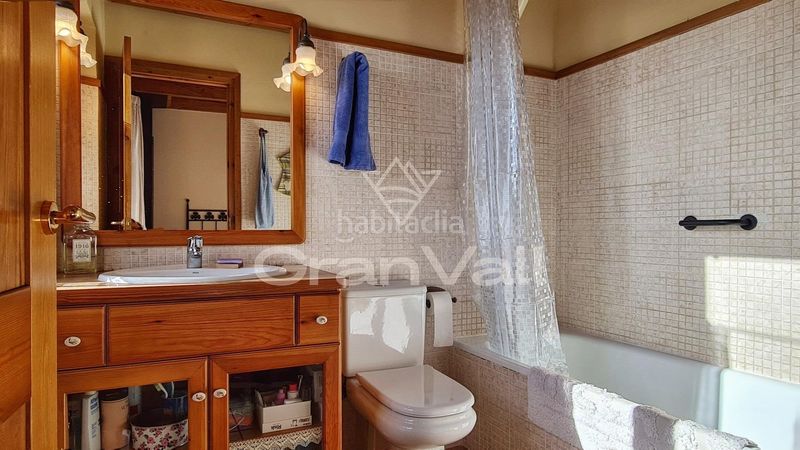 Foto 6b05a141-f203-4753-b11c-f33b020a84c9. Casa adossada amb calefacció aparcament a Ger
