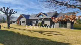 Chalet à Prats i Sansor. Espectacular casa unifamiliar con parcela de 3.000 m2 en la excl