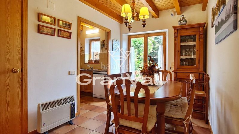 Foto 5487e493-e63a-4652-8da5-15c8659feef3. Casa adossada amb calefacció aparcament a Puigcerdà