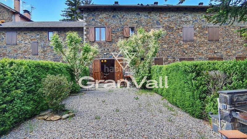 Foto 7cb460d7-d828-443a-a06b-9ce91cdcee26. Casa adossada amb calefacció aparcament a Puigcerdà