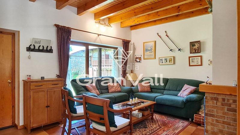 Foto b9a72e8c-6f29-4078-b151-fc629176e6ac. Casa adossada amb calefacció aparcament a Puigcerdà