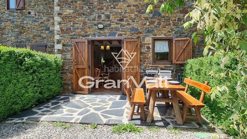 Foto c7663cf8-3c58-4ae7-97ca-0aaa25945ce1. Casa adossada amb calefacció aparcament a Puigcerdà