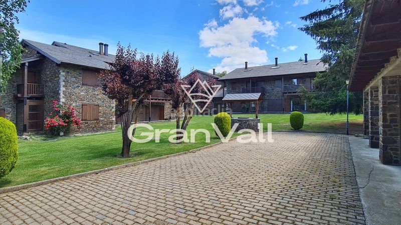 Foto eb4dcd82-a6ed-4cf4-acb6-74f90e621d44. Casa adossada amb calefacció aparcament a Puigcerdà