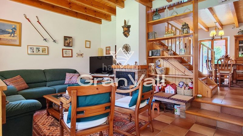 Foto fe4de2a5-0292-44c4-afac-802133a7f740. Casa adossada amb calefacció aparcament a Puigcerdà