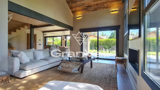 Chalet in Puigcerdà. Espectacular casa unifamiliar totalmente reformada en la zona de