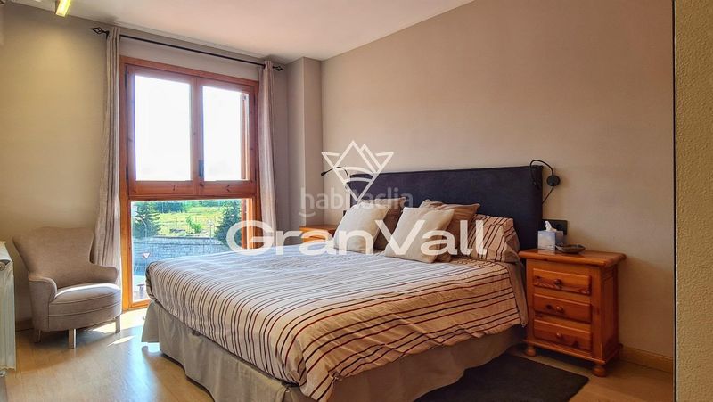 Foto a945e07f-b561-49d3-9e20-40af07bc8c1f. Àtic amb calefacció aparcament a Puigcerdà