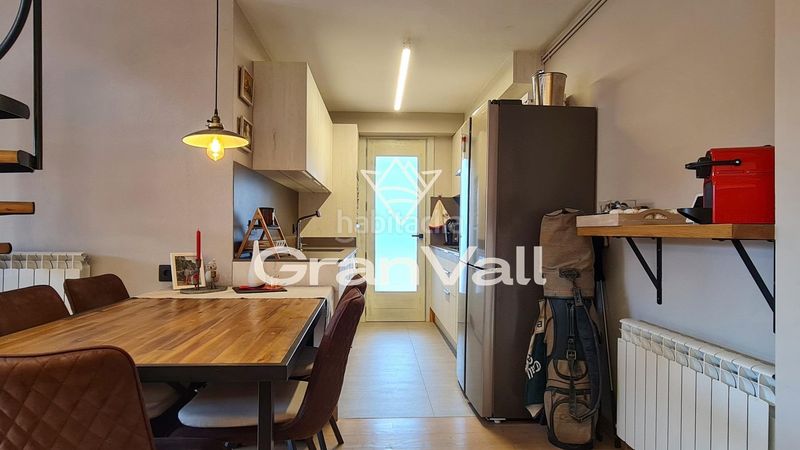 Foto e04f35d1-fef4-4d5e-b911-c625c3bd75c4. Àtic amb calefacció aparcament a Puigcerdà