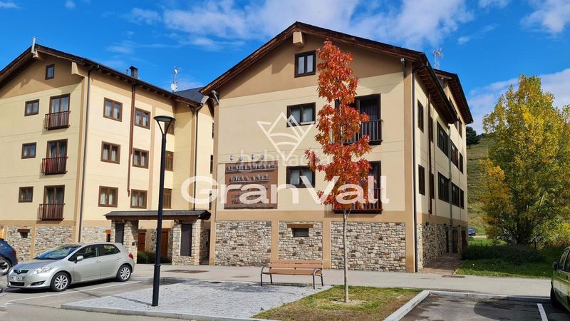 Foto efd26f9f-6aa5-4c81-af40-cd5b5dc636ee. Àtic amb calefacció aparcament a Alp