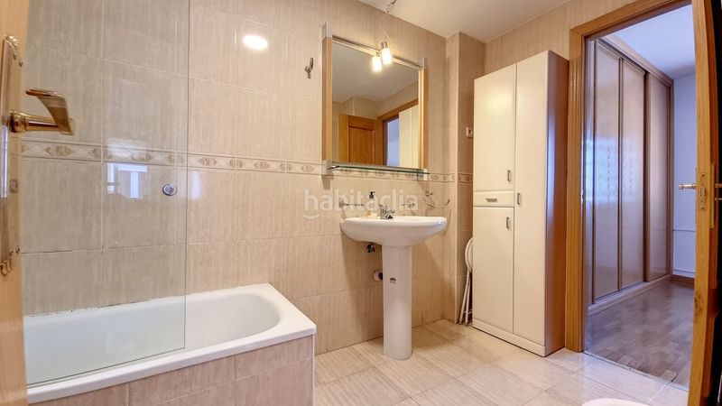 Foto d4c0c80e-868b-4a57-a969-277693644022. Rent flat with heating parking in Valdeacederas Madrid