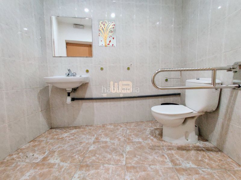Foto 24b7cef6-6453-4725-9890-5bb67a108036. Local comercial a Can Clos-Pinetons Ripollet