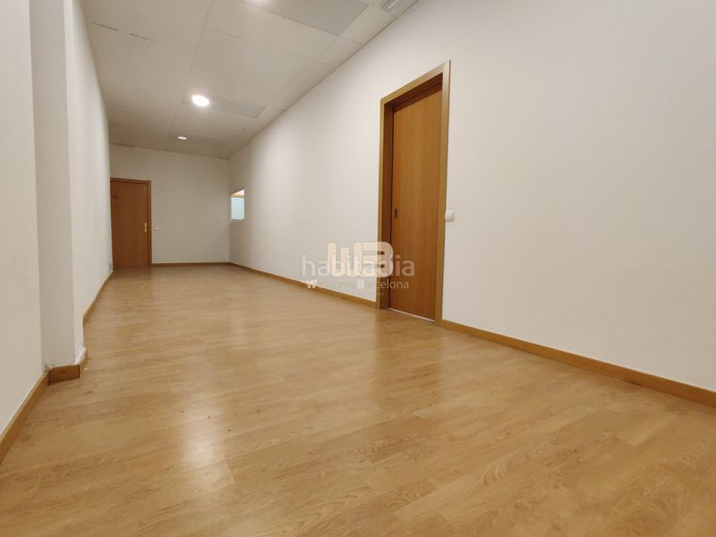 Foto 4e214083-a9da-4c05-b690-7e75cc49f316. Local comercial a Can Clos-Pinetons Ripollet