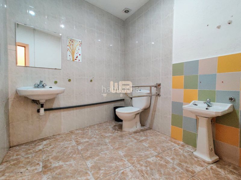 Foto 51ef8090-47f2-4e69-8cb1-4a26bb4e0671. Local comercial a Can Clos-Pinetons Ripollet