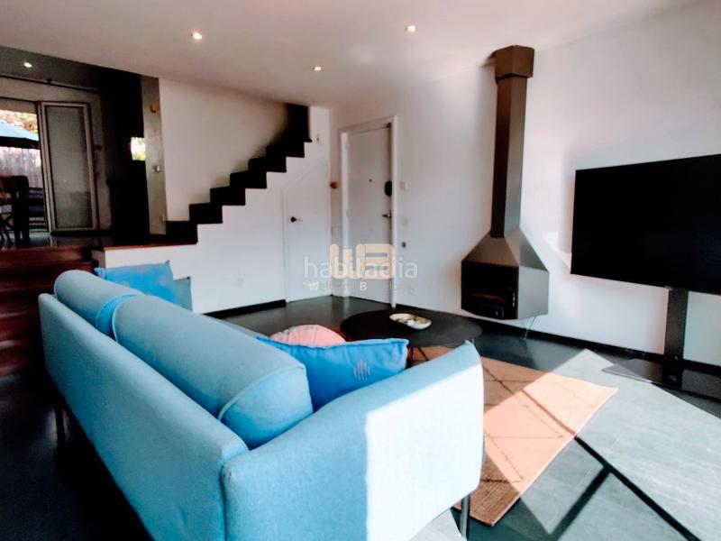 Foto 1025475d-dc93-4d45-8bb5-1477db496c4b. Alquiler casa adosada bonita casa en alquiler con jardín privado y piscina comunitaria en Barcelona