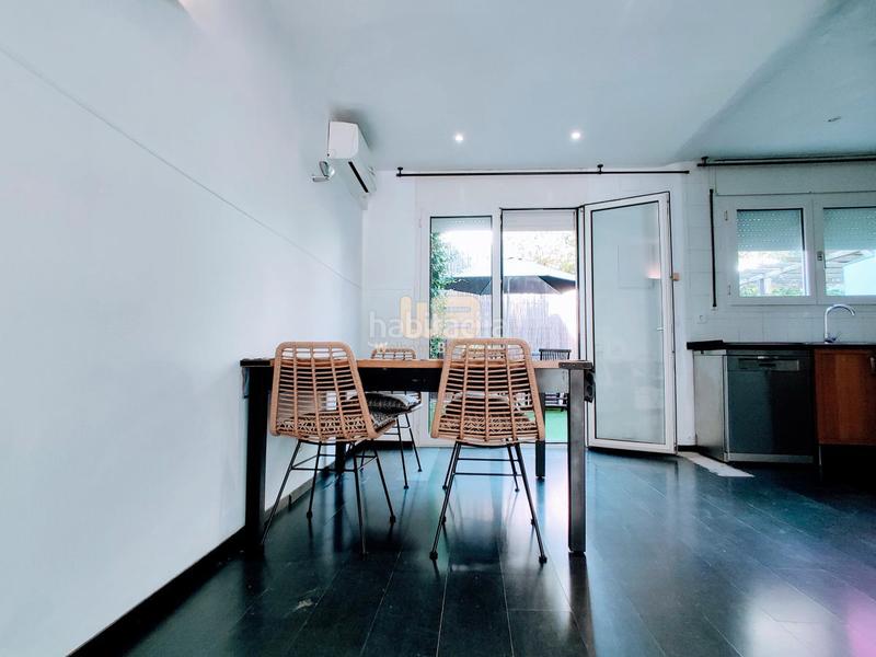 Foto 636d33ae-3a7d-4cb9-bb51-a38d7210bf6d. Alquiler casa adosada bonita casa en alquiler con jardín privado y piscina comunitaria en Barcelona