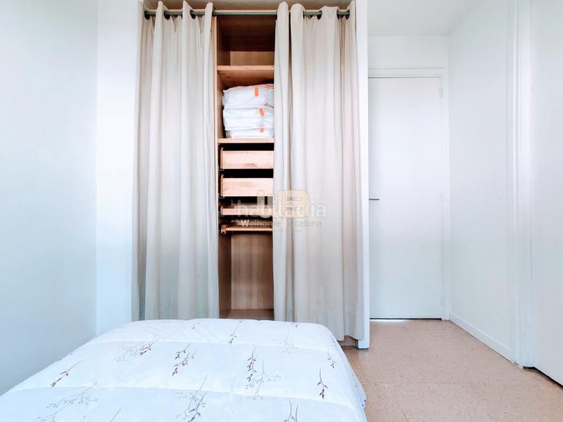 Foto 73c6a4b6-8cb9-405f-8719-91dd9cf8a899. Alquiler casa adosada bonita casa en alquiler con jardín privado y piscina comunitaria en Barcelona