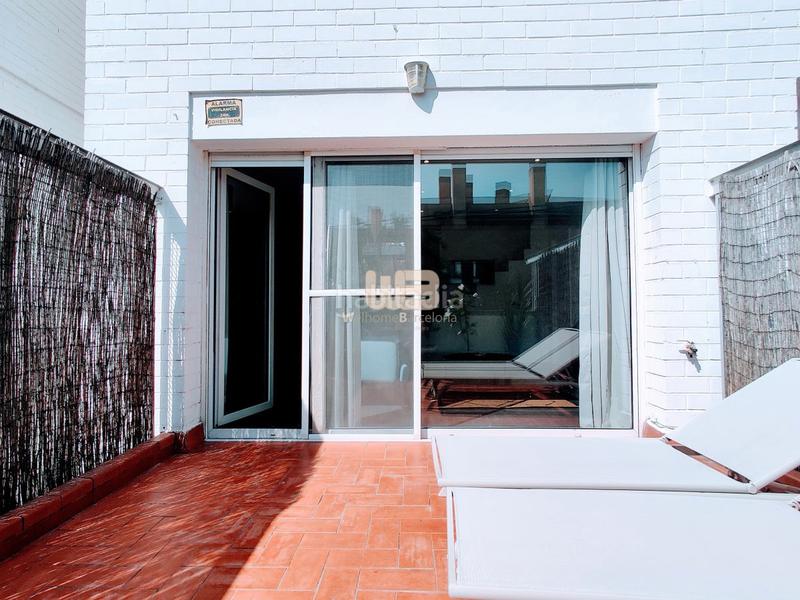 Foto 7e064fb5-29c5-413d-a52d-20c5df9a5887. Alquiler casa adosada bonita casa en alquiler con jardín privado y piscina comunitaria en Barcelona