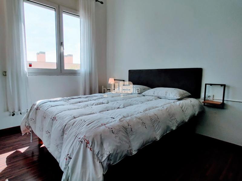 Foto 9d7ce431-eaec-4a36-858e-4496c2e307c0. Alquiler casa adosada bonita casa en alquiler con jardín privado y piscina comunitaria en Barcelona