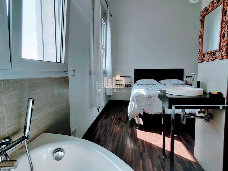 Foto d7861678-ea3c-4519-abc5-ca2e44aac77e. Alquiler casa adosada bonita casa en alquiler con jardín privado y piscina comunitaria en Barcelona