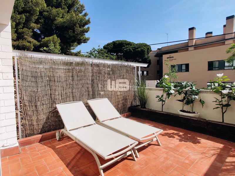 Foto edced1ea-52bc-4b04-8981-3c7c938c9525. Alquiler casa adosada bonita casa en alquiler con jardín privado y piscina comunitaria en Barcelona