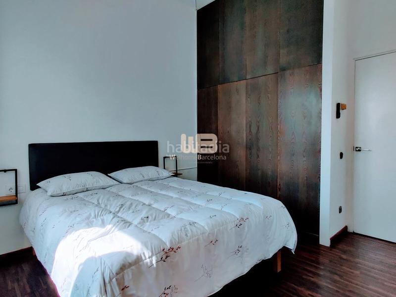 Foto ea6029cf-f25e-4bb5-a3f8-b1faa15136b7. Lloguer casa adossada amb xemeneia calefacció aparcament piscina a Barcelona