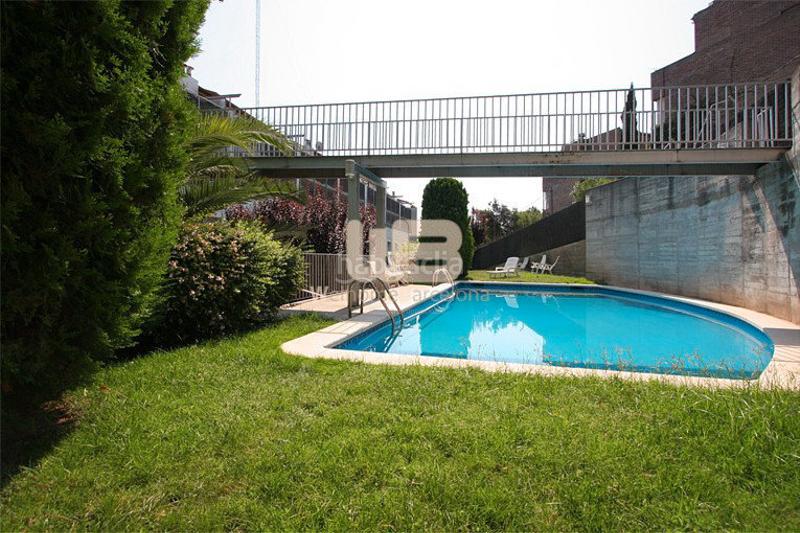 Foto 4d301266-d172-4dbb-b1cb-3bddffe71136. Location maison jumelée avec cheminée chauffage parking piscine dans Barcelona