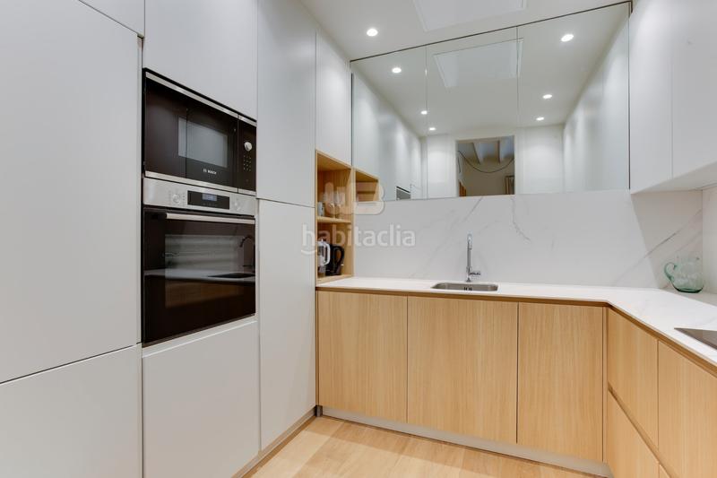 Foto 278b5104-1450-47b6-8e41-df5cf39685d6. Rent flat with fireplace heating in Sant Antoni Barcelona