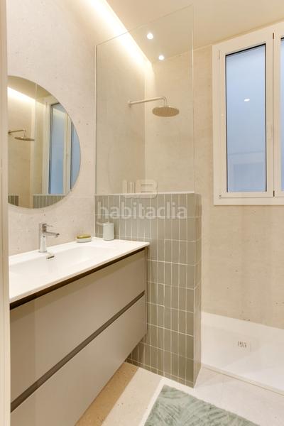 Foto 94c86a6f-df32-4625-8868-cf325ca22f8d. Rent flat with fireplace heating in Sant Antoni Barcelona