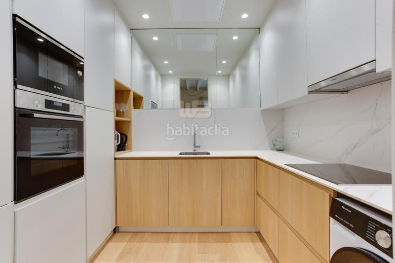 Foto d480e084-8c3b-4168-936e-f1cb1e7f6ffc. Rent flat with fireplace heating in Sant Antoni Barcelona