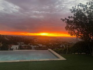 Casa aparellada  Carrer pere berruguete. Espectacular casa de 500 m2 con piscina desbordante y vistas al