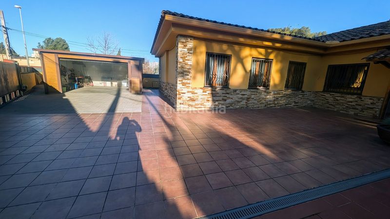 Foto 0b8d2a78-1bdc-444e-a5bc-809089374657. Casa amb xemeneia calefacció aparcament piscina a Cerdanyola del Vallès