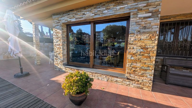 Foto 1dbc700b-f737-49c9-b22c-ac6a3a280867. Casa amb xemeneia calefacció aparcament piscina a Cerdanyola del Vallès