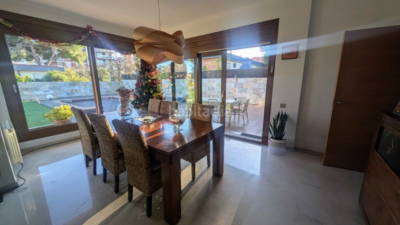 Foto 357f72bb-eb0b-4904-b1ab-5769ee4b6f9b. Casa amb xemeneia calefacció aparcament piscina a Cerdanyola del Vallès