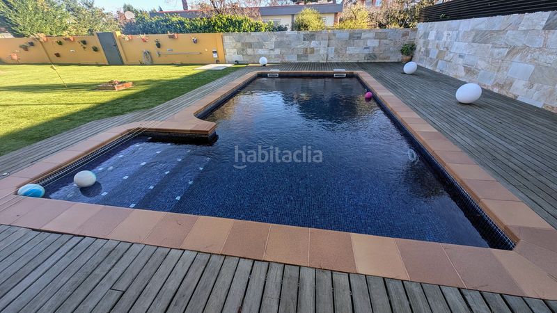 Foto 471ff244-586e-4b2c-adb7-364ae473bdd8. Casa amb xemeneia calefacció aparcament piscina a Cerdanyola del Vallès
