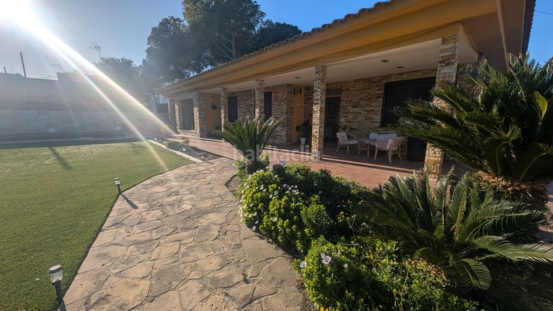 Foto 4c8e31ad-a91c-478f-80b3-ab61d8cc10fb. Casa amb xemeneia calefacció aparcament piscina a Cerdanyola del Vallès