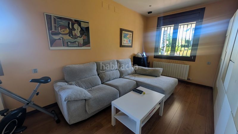 Foto 4e10ed01-eb7c-4114-ac98-bc67303bf50d. Casa amb xemeneia calefacció aparcament piscina a Cerdanyola del Vallès