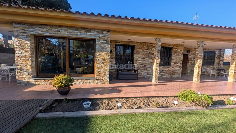 Foto ac4e5e1f-fe32-4675-a09c-7f599eb63041. Casa amb xemeneia calefacció aparcament piscina a Cerdanyola del Vallès