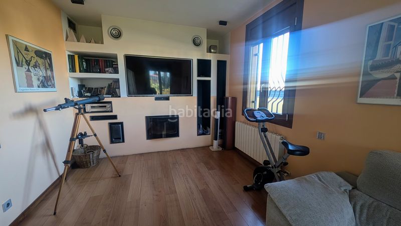 Foto b0c384a6-6e63-40bd-a23a-40ac0b2ddfe7. Casa amb xemeneia calefacció aparcament piscina a Cerdanyola del Vallès