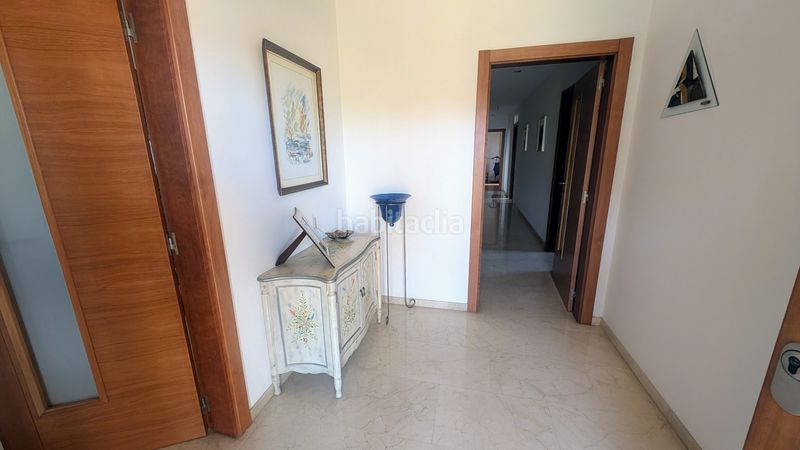 Foto e7dd719d-3905-40b4-b86d-cc7c9465fc33. Casa amb xemeneia calefacció aparcament piscina a Cerdanyola del Vallès