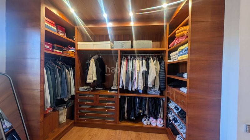 Foto f494043f-c174-4df5-9e5b-aa9295ce8f46. Casa amb xemeneia calefacció aparcament piscina a Cerdanyola del Vallès