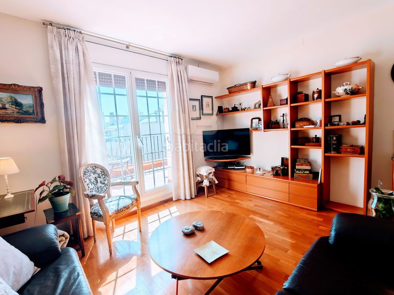 Foto c3a77bd8-3c08-4d81-bb28-a68e6c533409. Àtic amb calefacció a Dreta de l´Eixample Barcelona