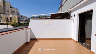 Àtic  Carrer del besòs. Atico con ascensor a reformar