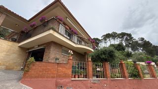 Haus  Carrer de lespiga. Espectacular casa con jardin en rubi