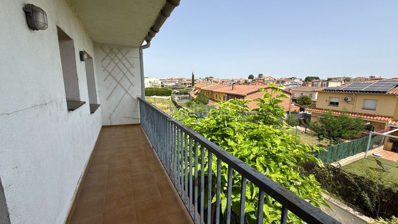 Foto ea96c940-75c8-4f64-9d01-de2e0f71748a. Casa  con piscina en Sils