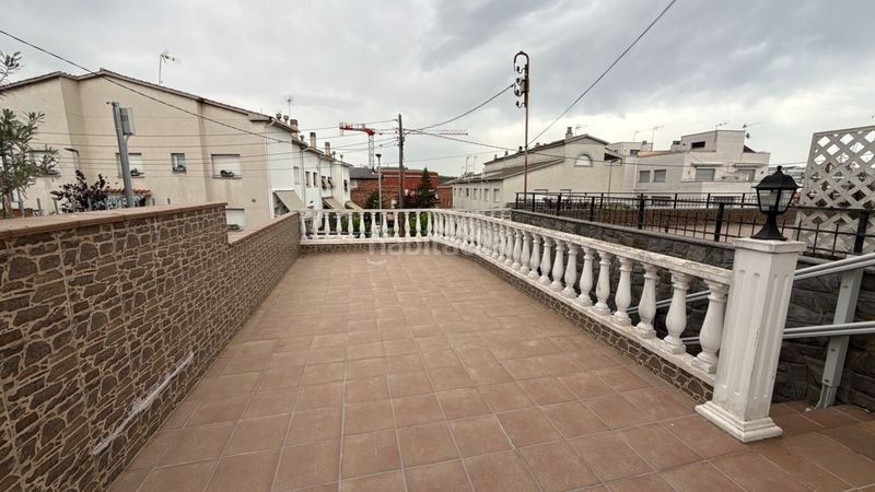 Foto 8a146145-3375-4017-bdec-764d2167d20f. Casa amb calefacció aparcament a Serraparera Cerdanyola del Vallès