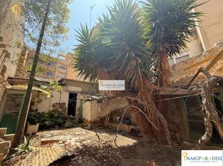 Piso en Playa Levante. Casas independientes en venta 214 m para reformar en santa pola