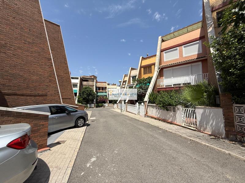 Foto 0431aa06-7cf1-4651-86f0-3a498226c626. Casa amb aparcament a Benalúa Alicante