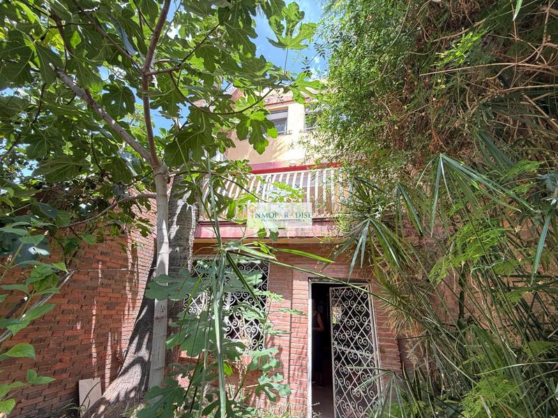 Foto 132bd626-a91c-404b-aac7-3f5e4cf95e3e. Casa amb aparcament a Benalúa Alicante