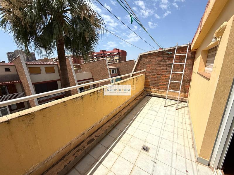 Foto 3854c0df-4dfa-4b7c-b9ad-c2d679c88d12. Casa amb aparcament a Benalúa Alicante